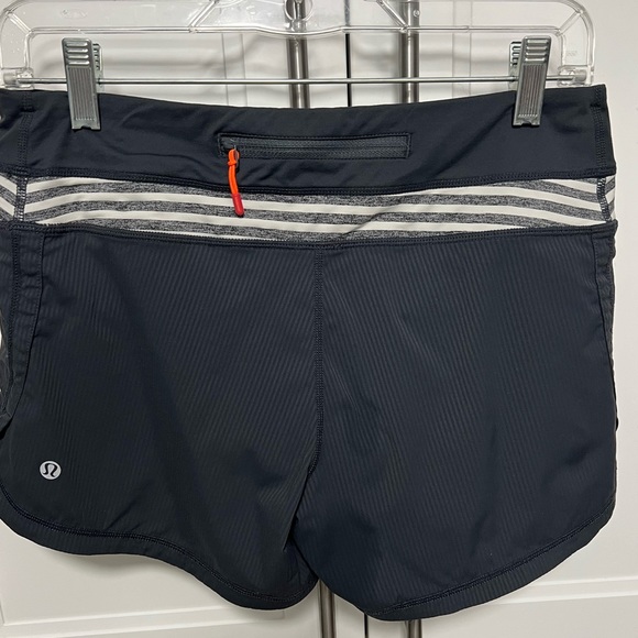 Lululemon Groovy Run Short  Size 6 - Picture 2 of 4